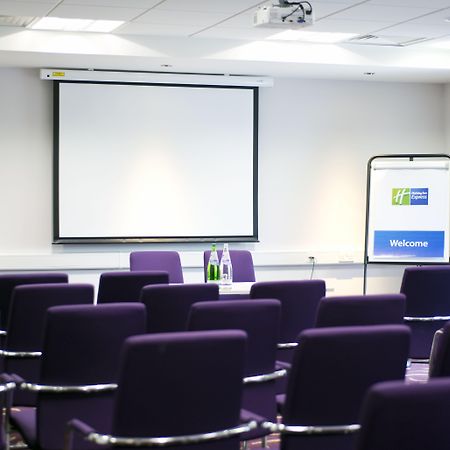 Holiday Inn Express Dunstable, An Ihg Hotel Екстер'єр фото