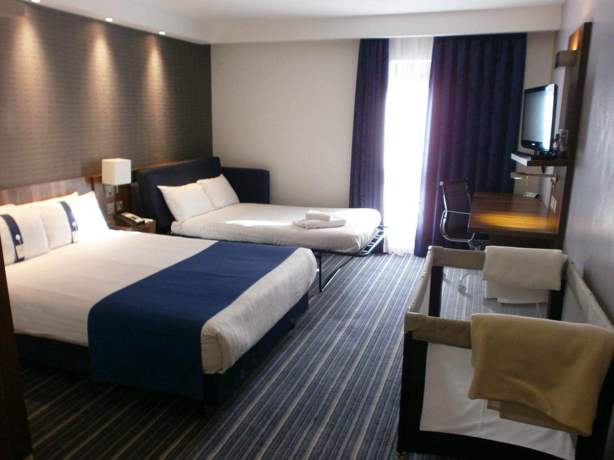 Holiday Inn Express Dunstable, An Ihg Hotel Екстер'єр фото