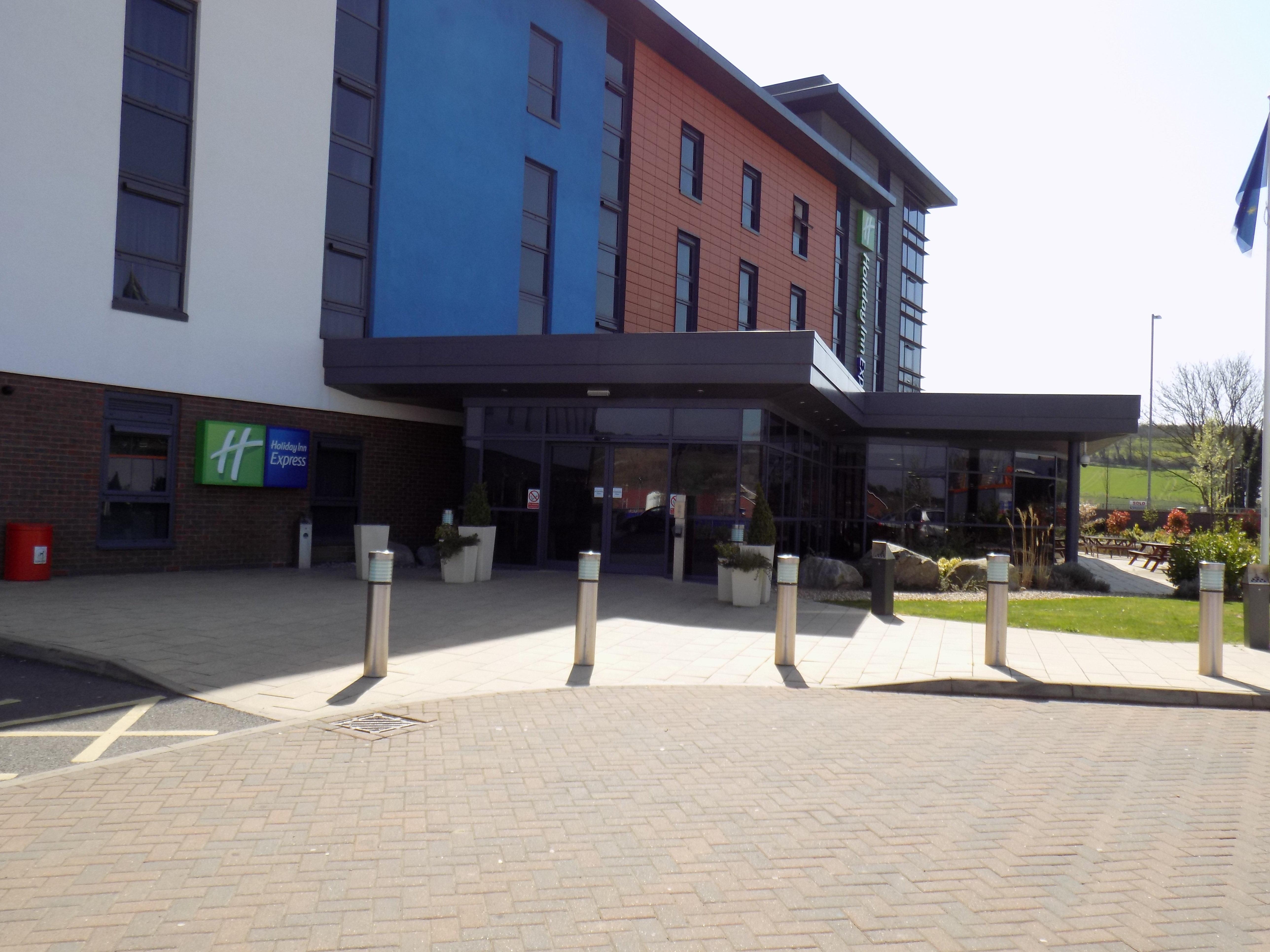 Holiday Inn Express Dunstable, An Ihg Hotel Екстер'єр фото