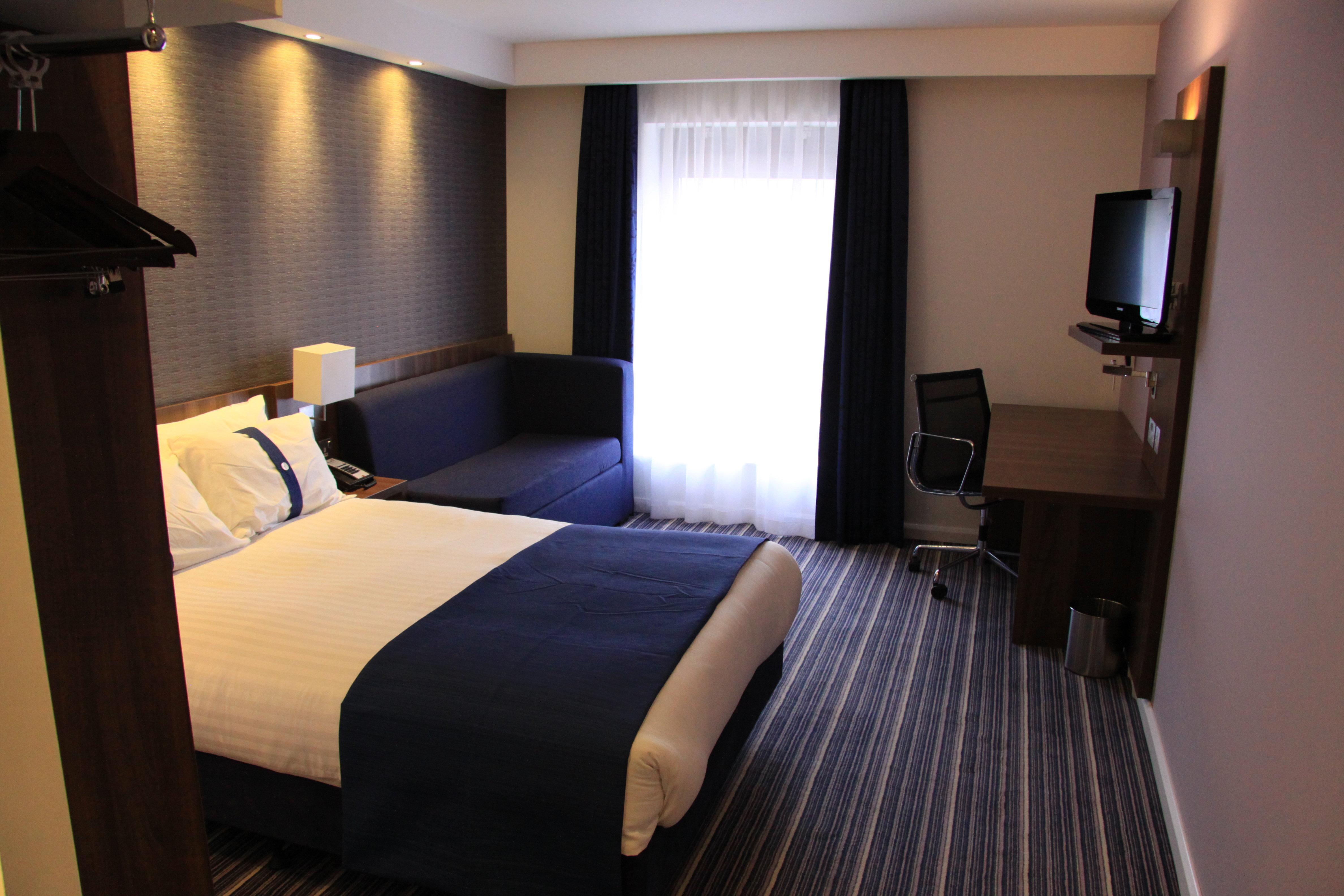 Holiday Inn Express Dunstable, An Ihg Hotel Екстер'єр фото