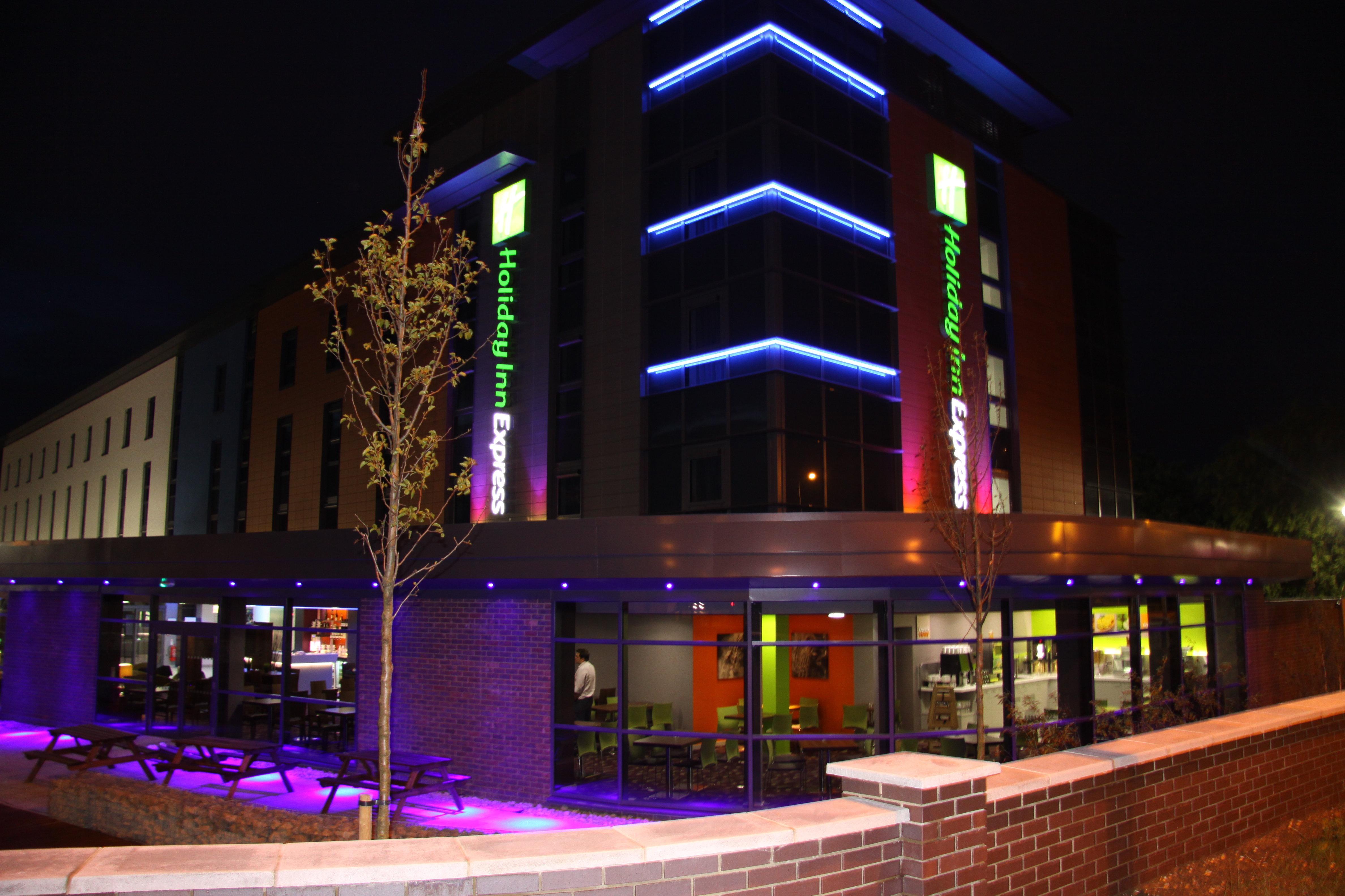 Holiday Inn Express Dunstable, An Ihg Hotel Екстер'єр фото