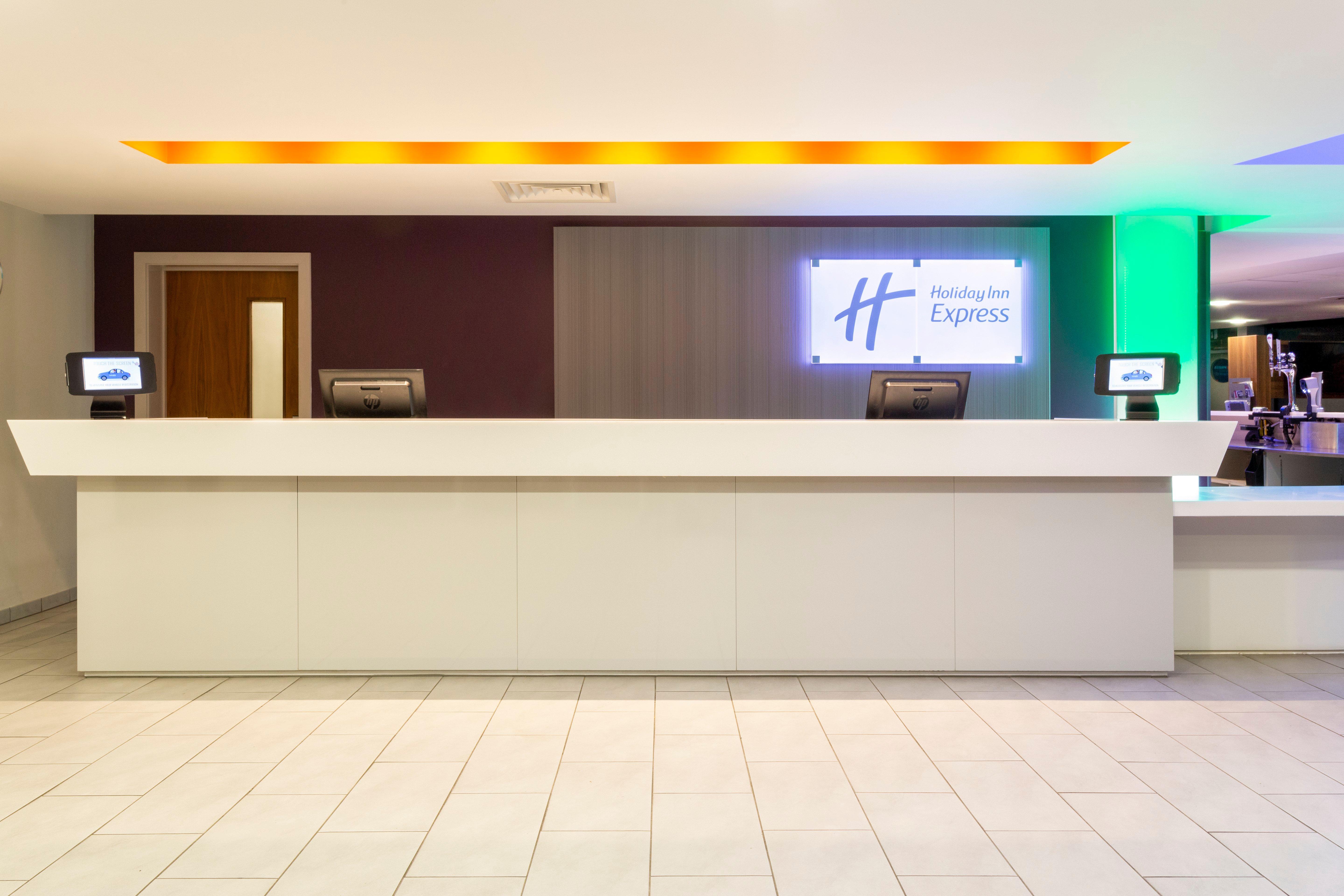 Holiday Inn Express Dunstable, An Ihg Hotel Екстер'єр фото