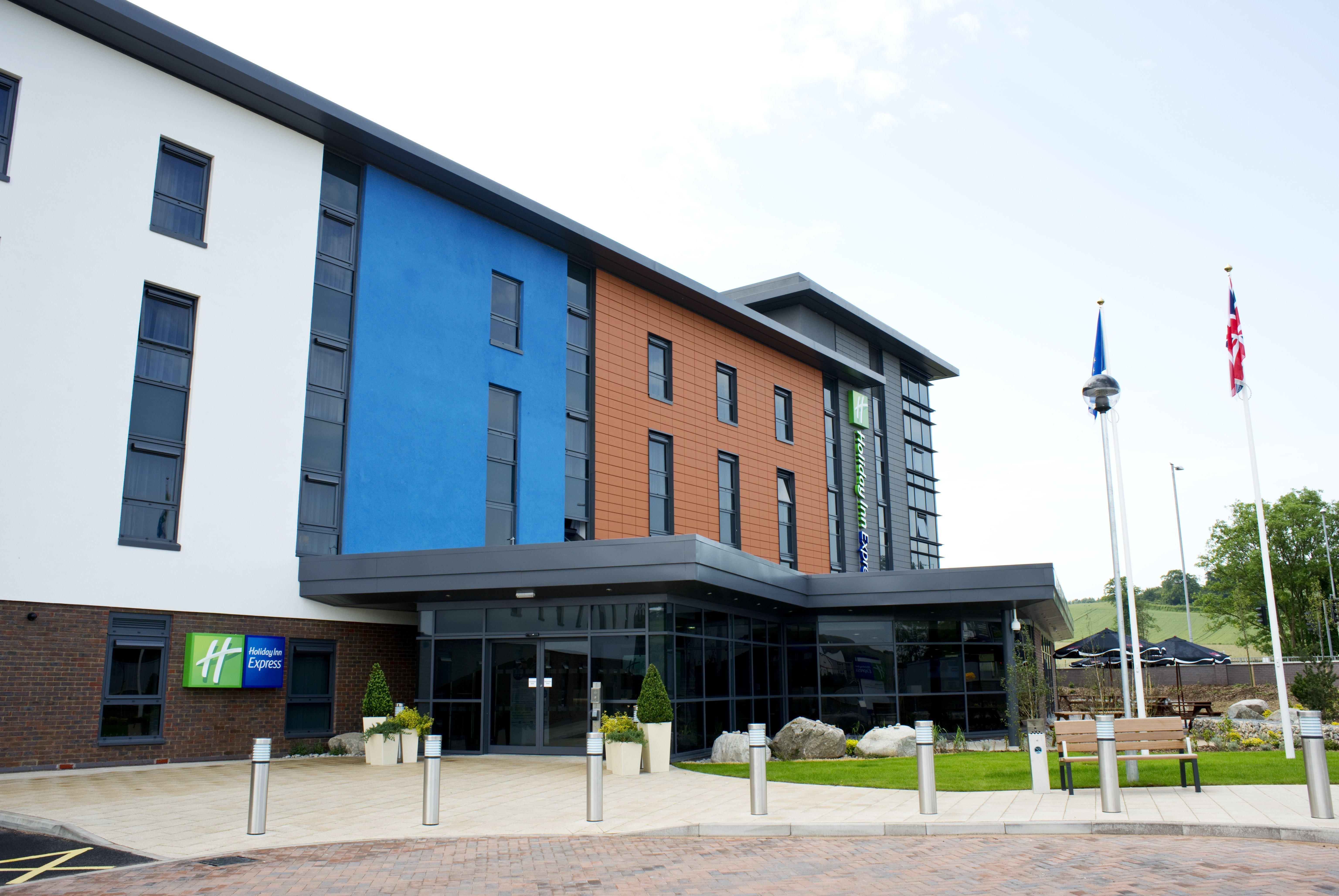 Holiday Inn Express Dunstable, An Ihg Hotel Екстер'єр фото