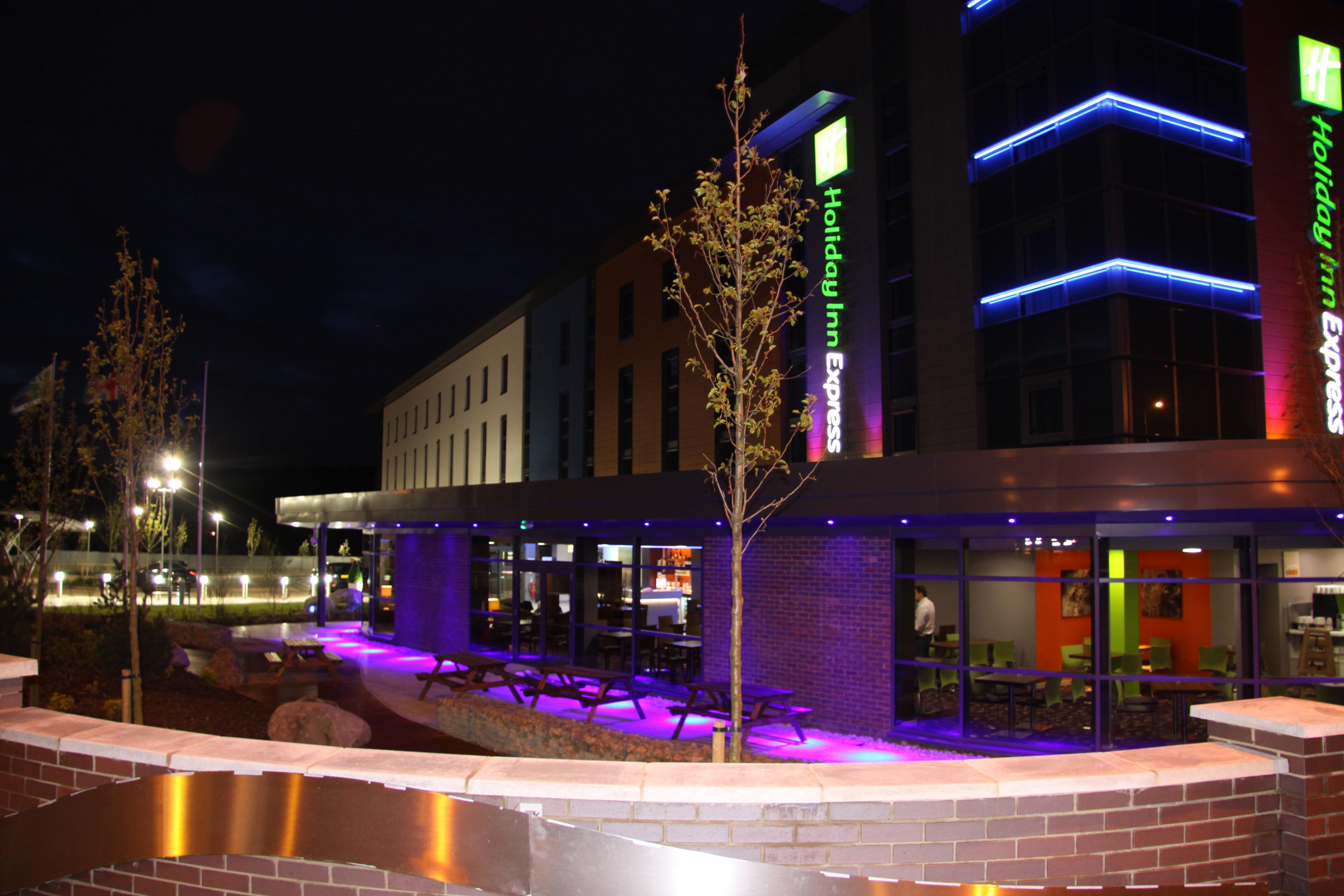 Holiday Inn Express Dunstable, An Ihg Hotel Екстер'єр фото