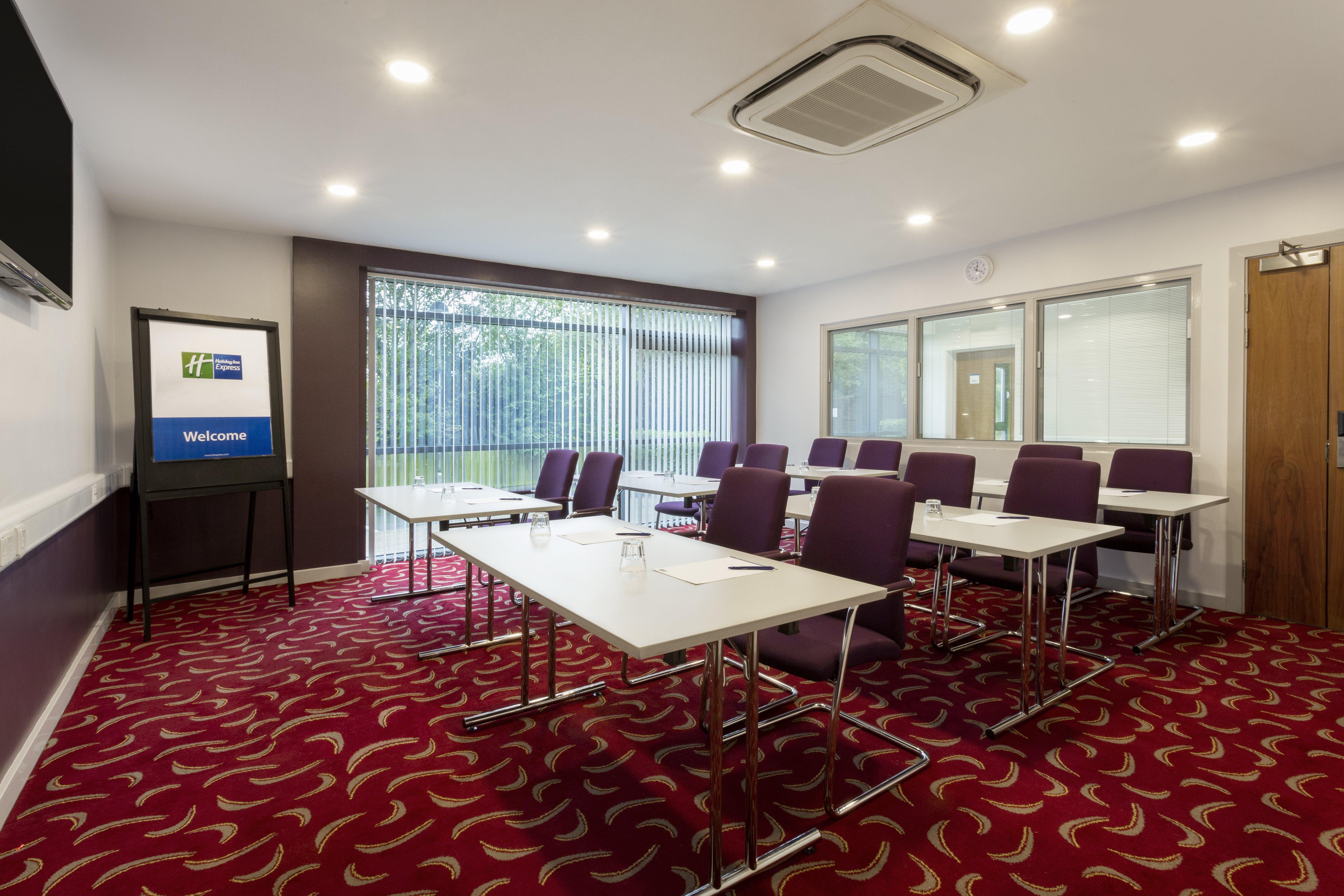 Holiday Inn Express Dunstable, An Ihg Hotel Екстер'єр фото