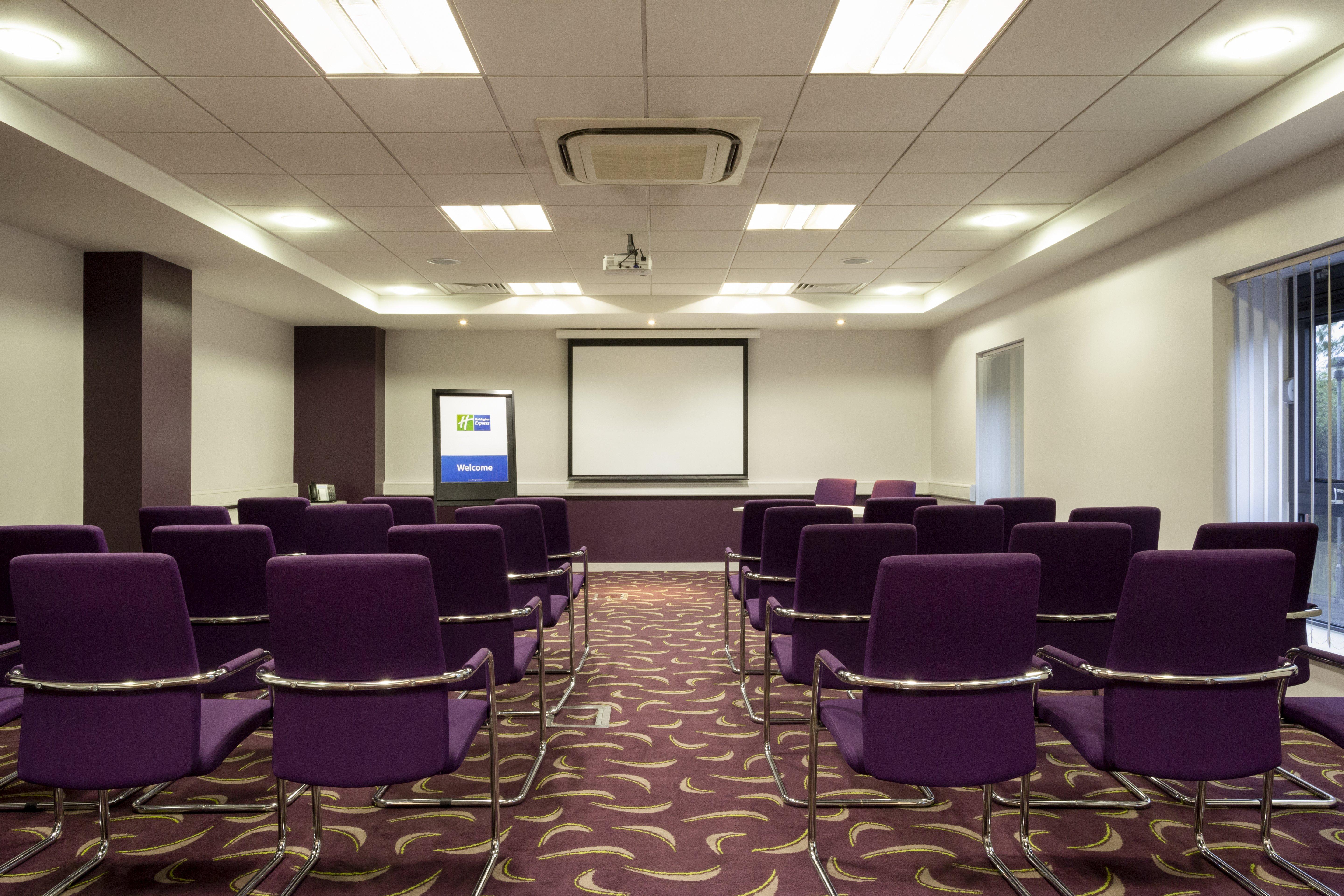 Holiday Inn Express Dunstable, An Ihg Hotel Екстер'єр фото