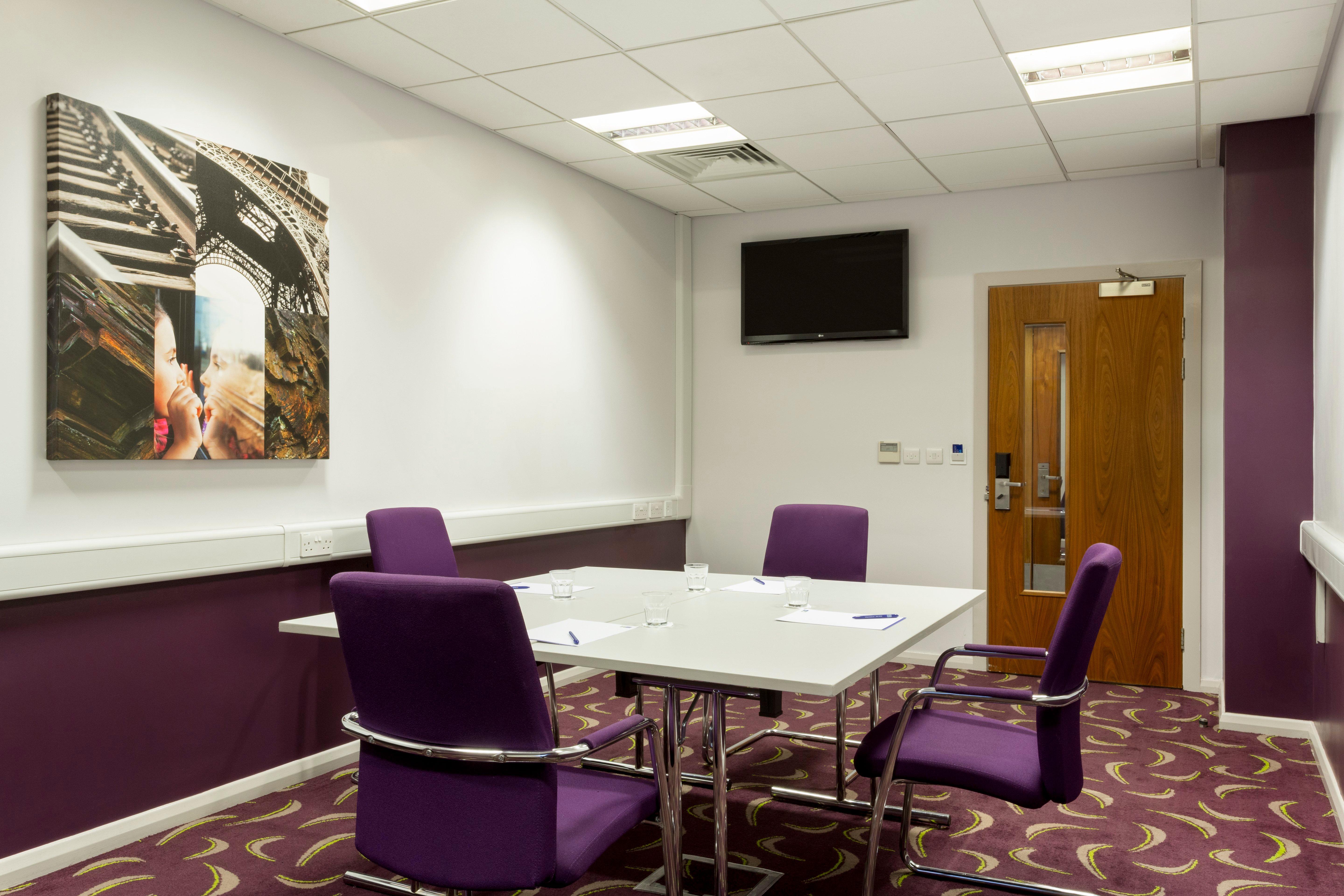 Holiday Inn Express Dunstable, An Ihg Hotel Екстер'єр фото