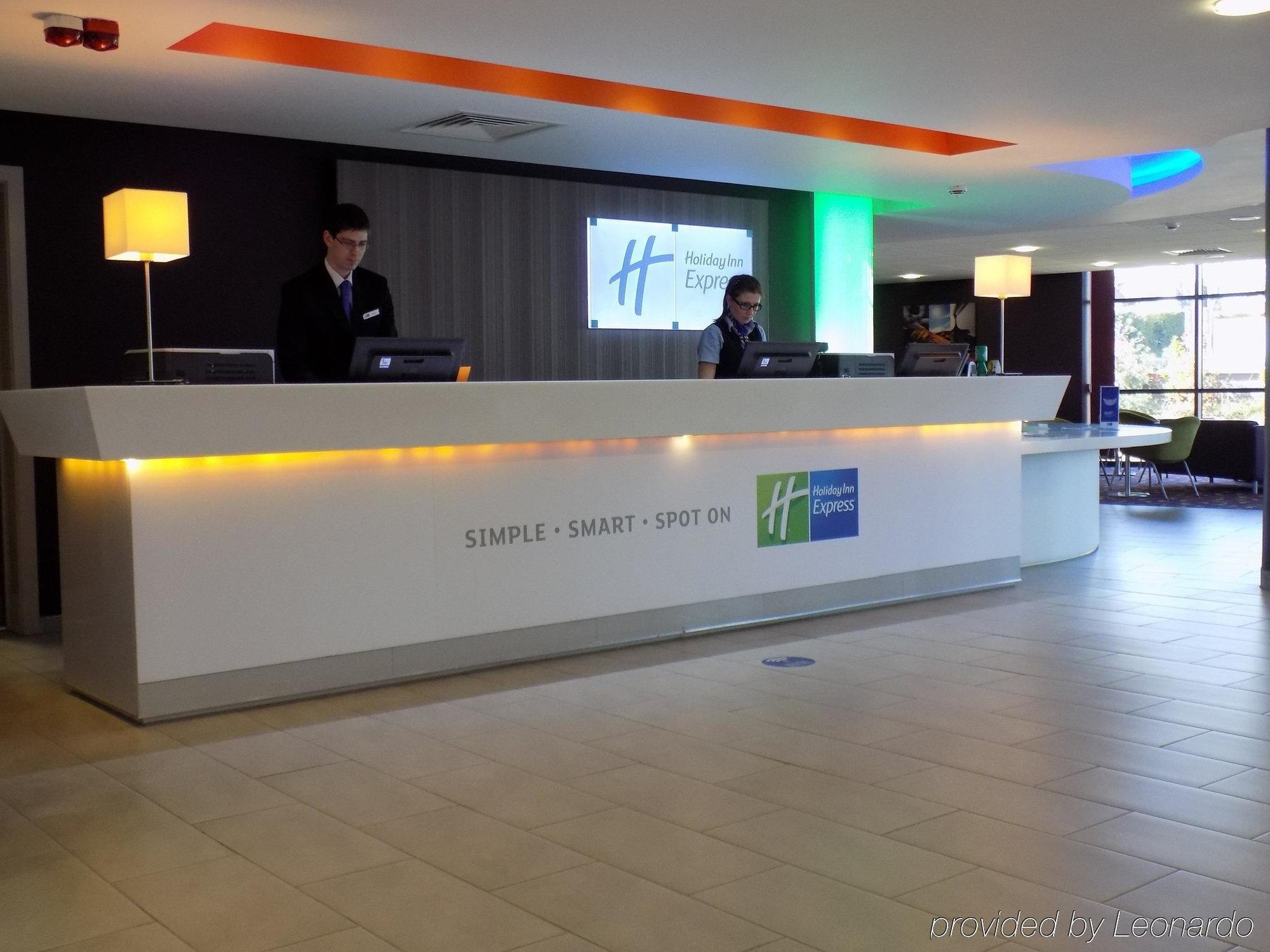 Holiday Inn Express Dunstable, An Ihg Hotel Екстер'єр фото