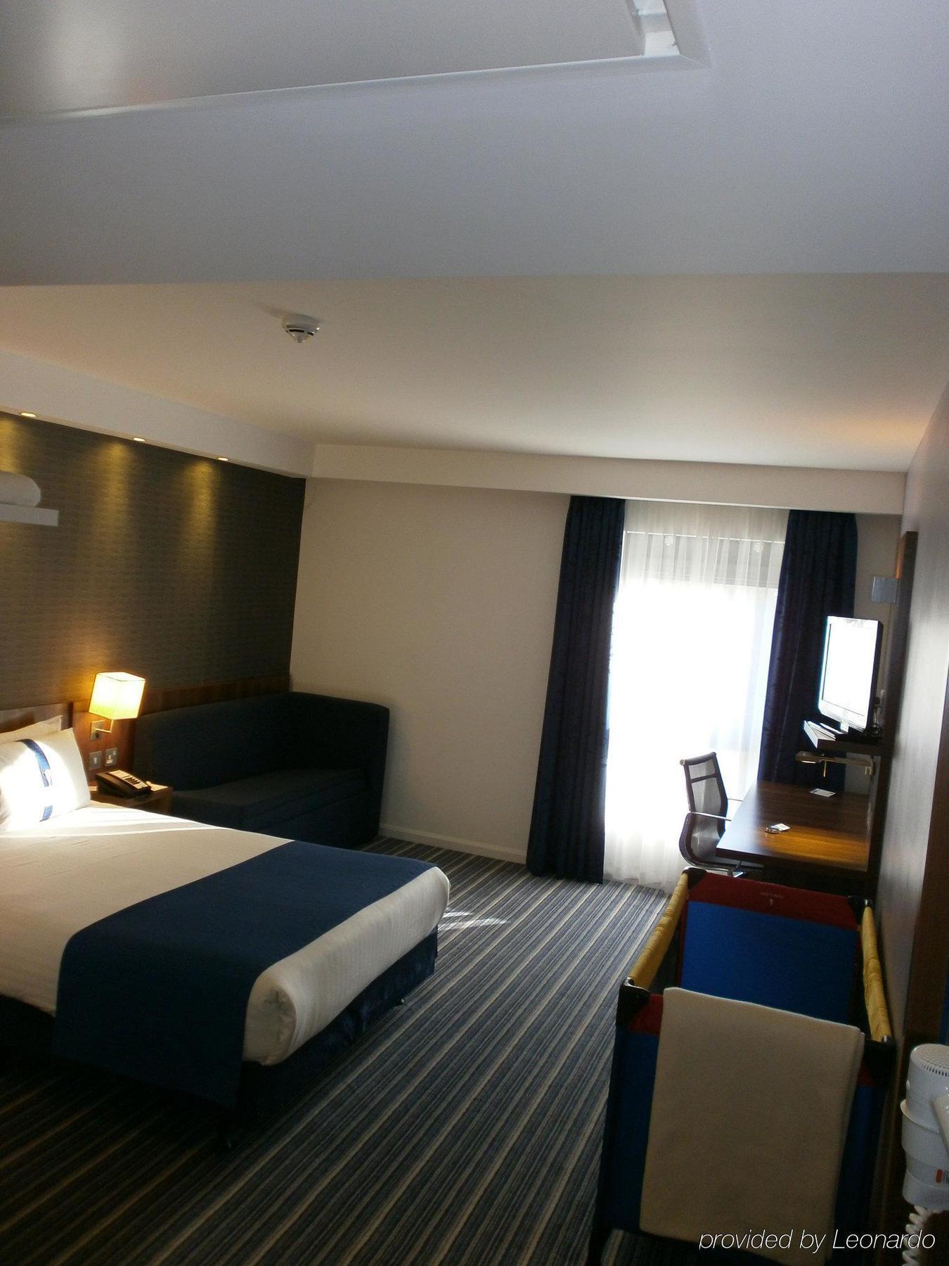 Holiday Inn Express Dunstable, An Ihg Hotel Екстер'єр фото
