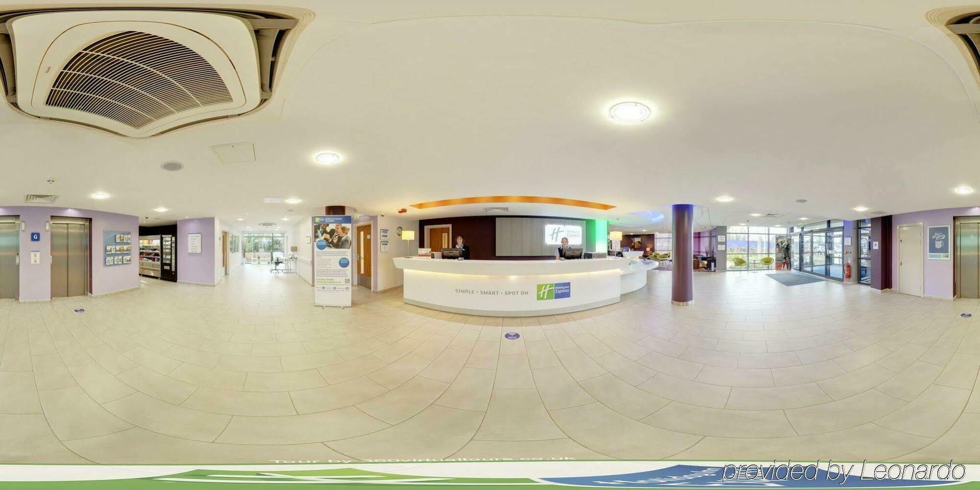 Holiday Inn Express Dunstable, An Ihg Hotel Інтер'єр фото
